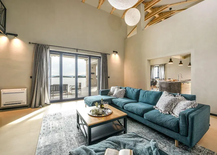 Akira Villa *